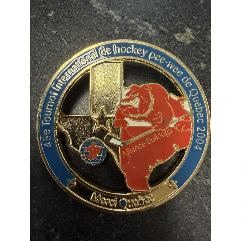 Lot 6‎ Quebec International Pee-Wee Hockey Tournament Trading Pins 2004-2006 3